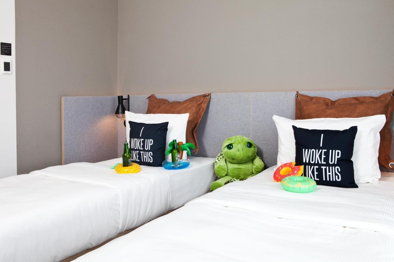 Moxy East 3*