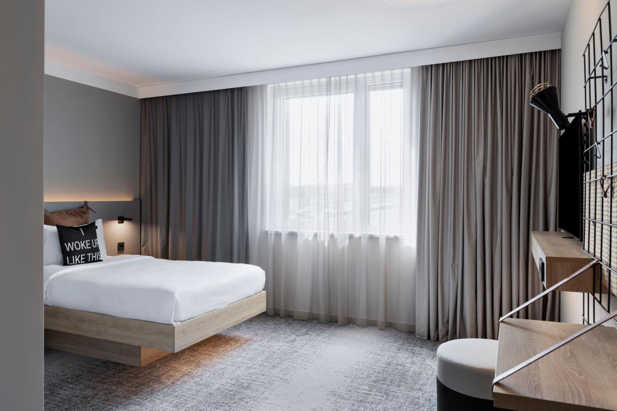 Hotel Moxy East 3*