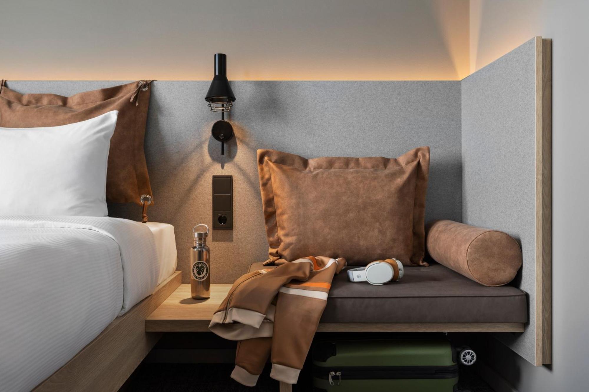Moxy East Hotel 3*