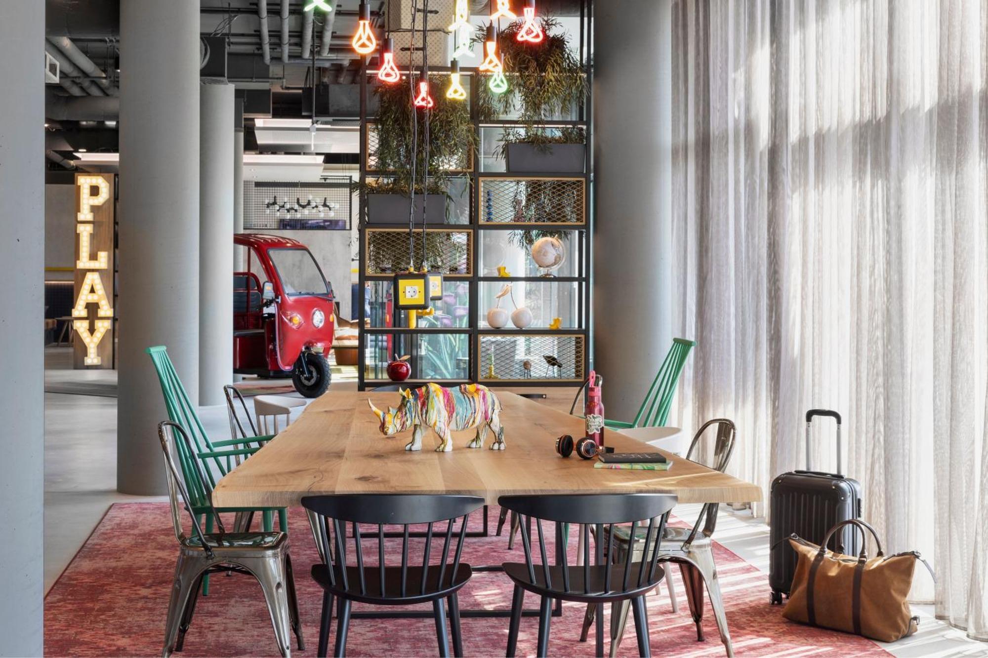 Hotel Moxy East 3*