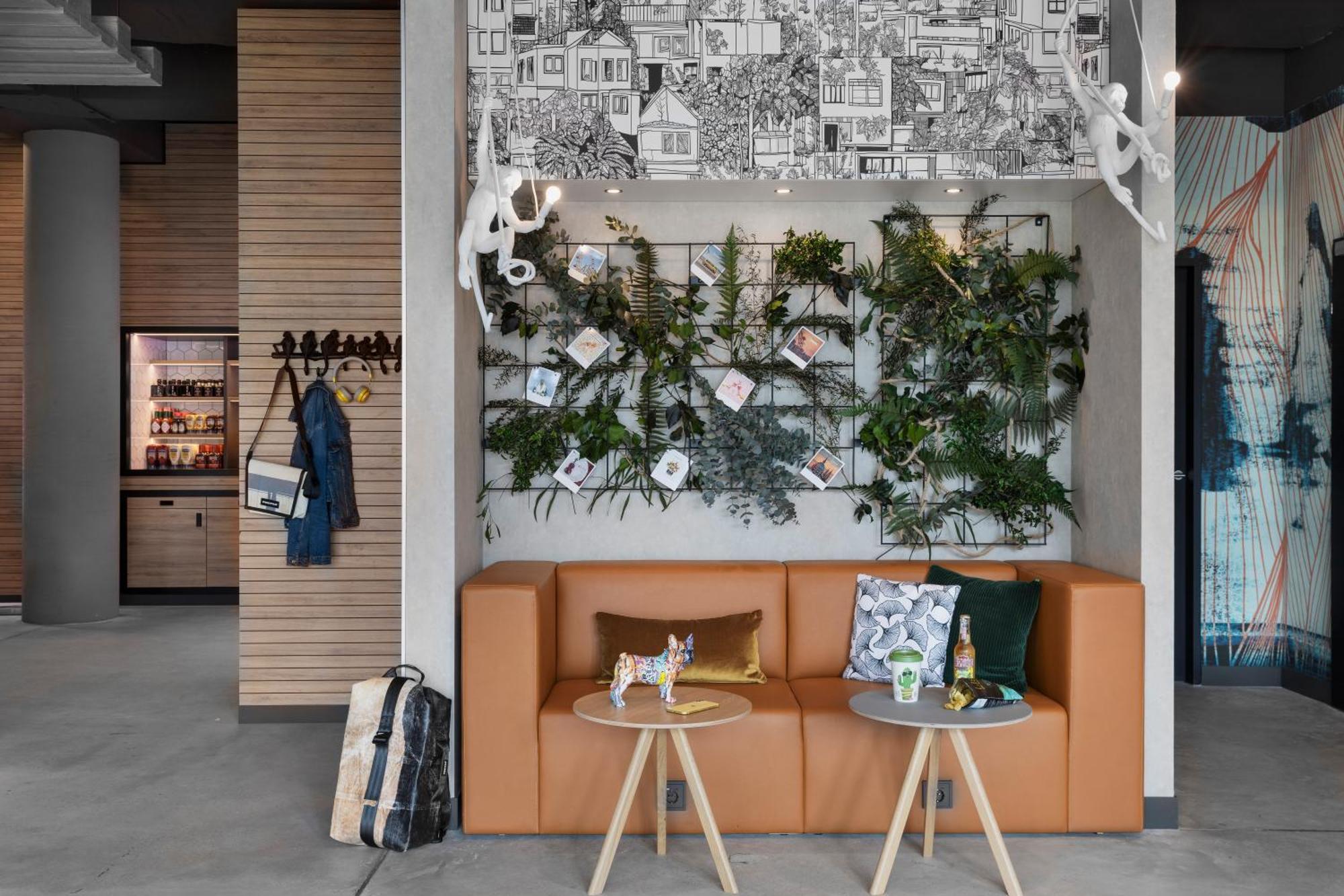 Hotel Moxy East 3*