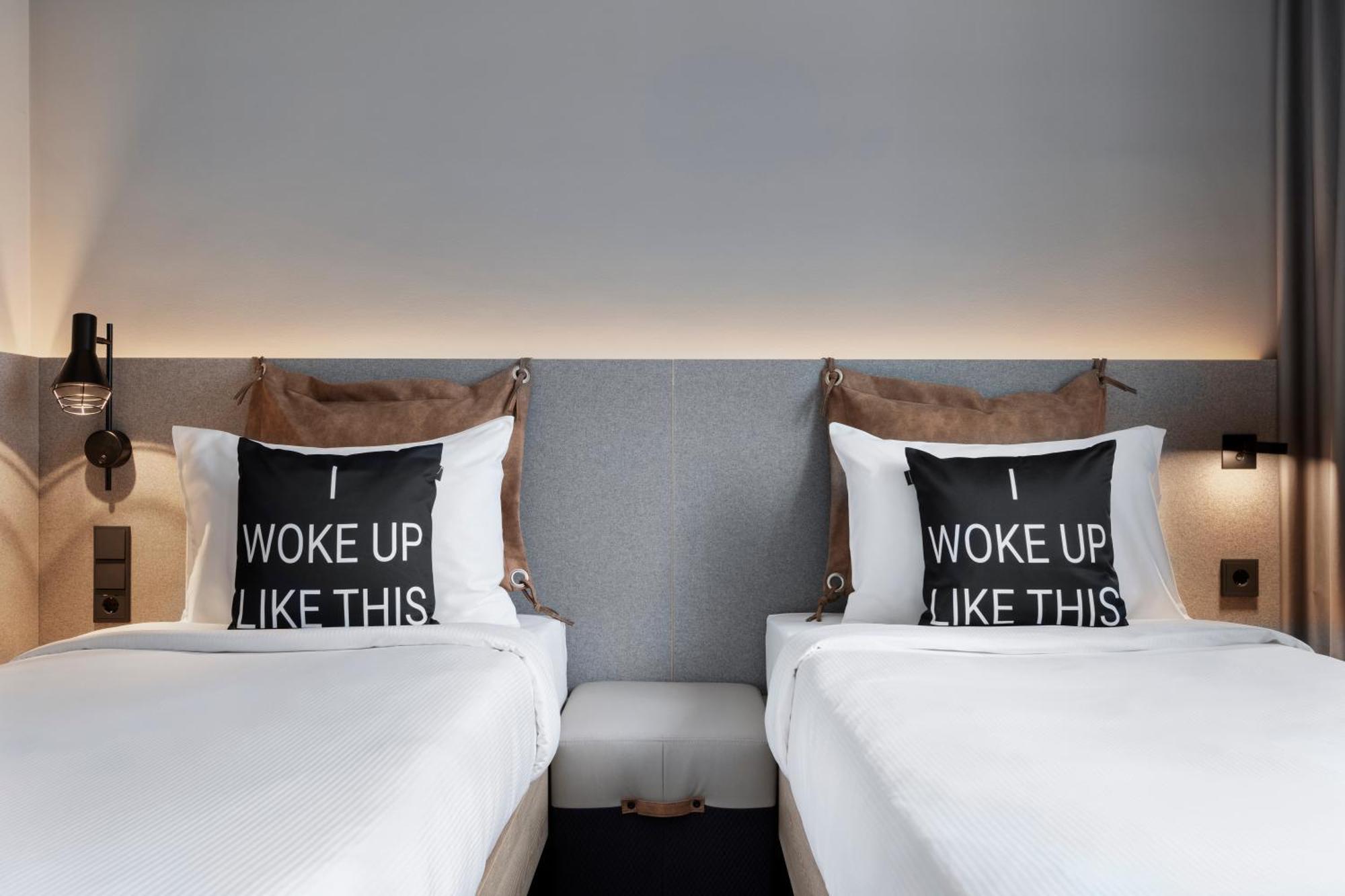 Moxy East Hotel 3*